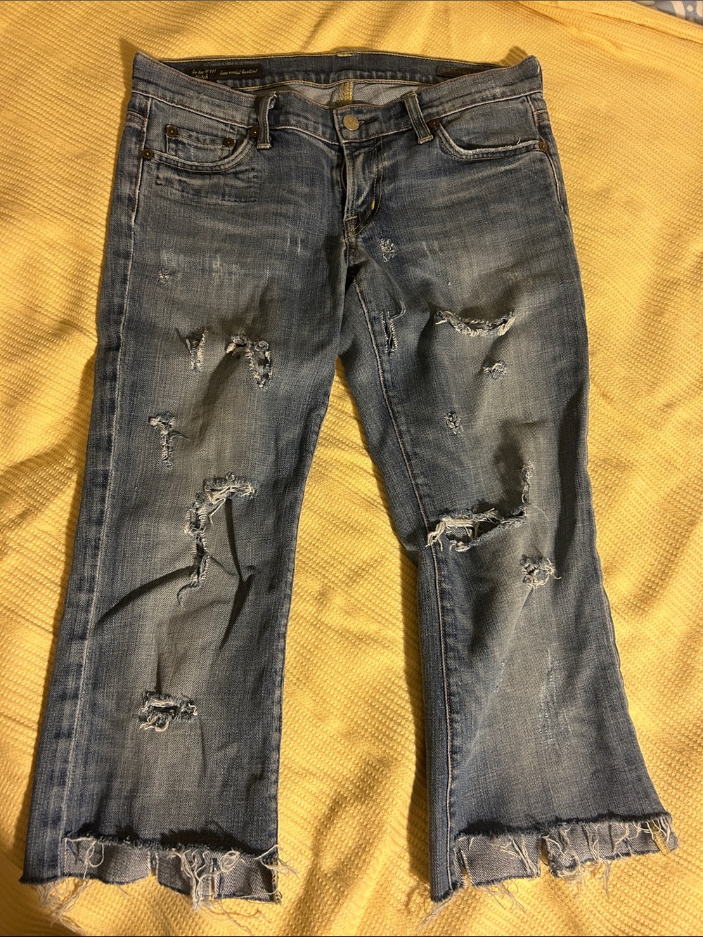 Women’s Mid-Rise Distressed Cropped Jeans in Faded Blue